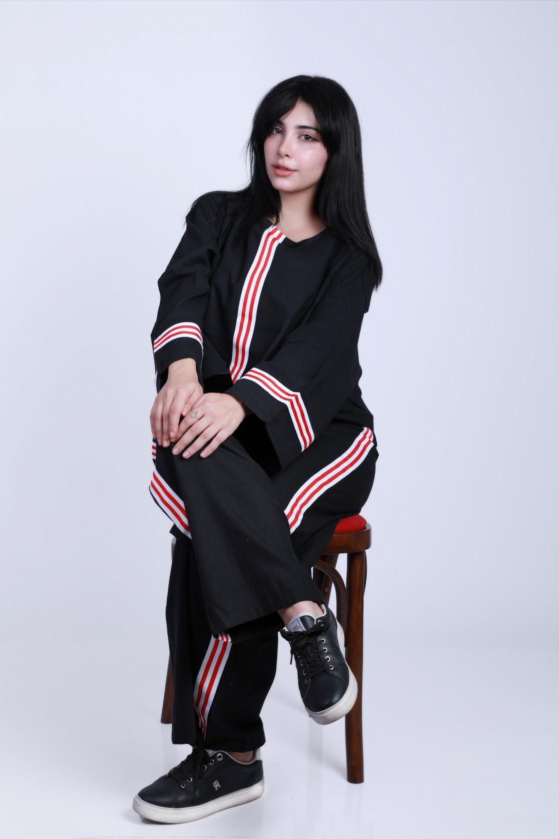 16 (2) بدلة رياضية نسائية واسعة بخطوط جانبية – قطعتان