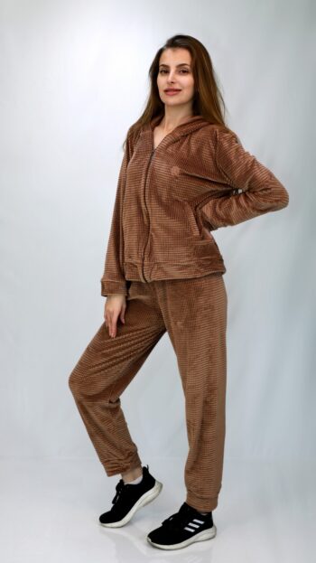 طقم رياضي شتوي مخمل محبّب بسحاب